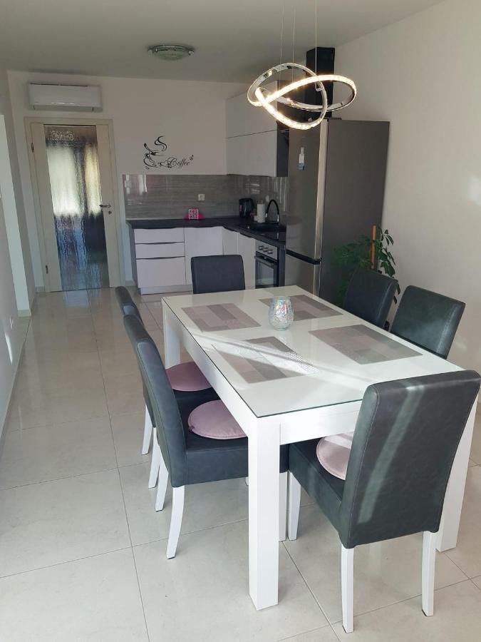 Apartman Tessa Vela Luka Esterno foto