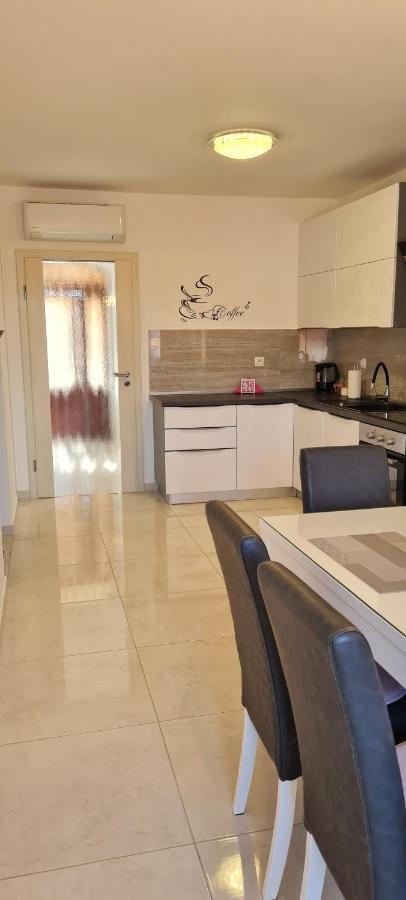 Apartman Tessa Vela Luka Esterno foto