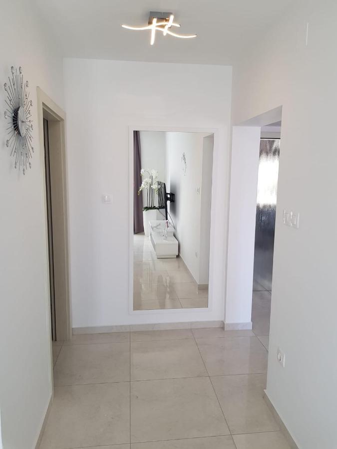 Apartman Tessa Vela Luka Esterno foto